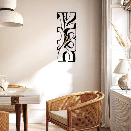 Large wall clock with numbers