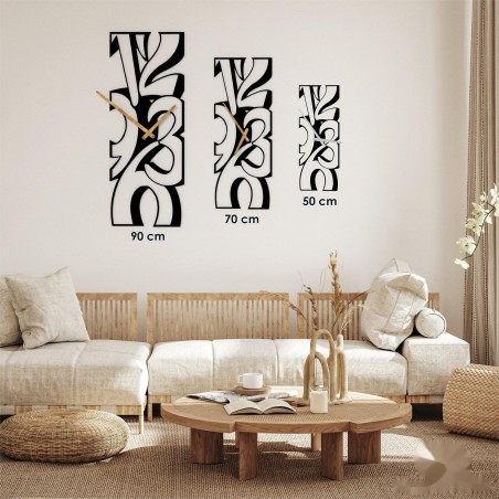 Large wall clock with numbers
